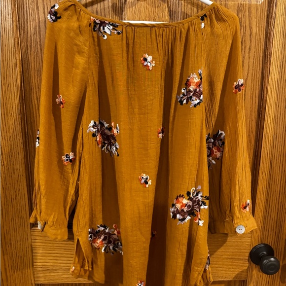 Olive Hill Button Up Scoop Neck Tunic w Floral Embroidery - Picture 7 of 10